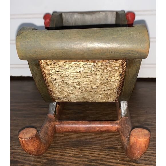 Santas Sleigh Victorian Christmas Resin Centerpiece Mantle Decor 9”x 5.5”x 4.25 - Picture 2 of 6